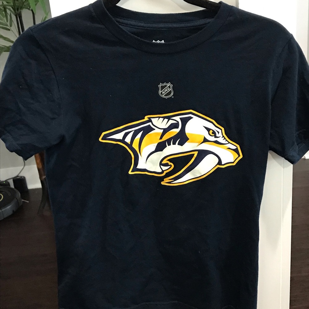 Youth boys NHL Predators tee shirt